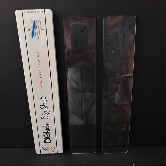 Sizzix Sizzlits Decorative Strip Cutting Pads & Platform - Picture 2 of 3